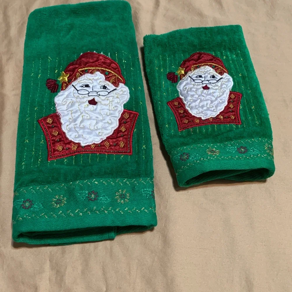 3/$10🔥Santa hand towel set.